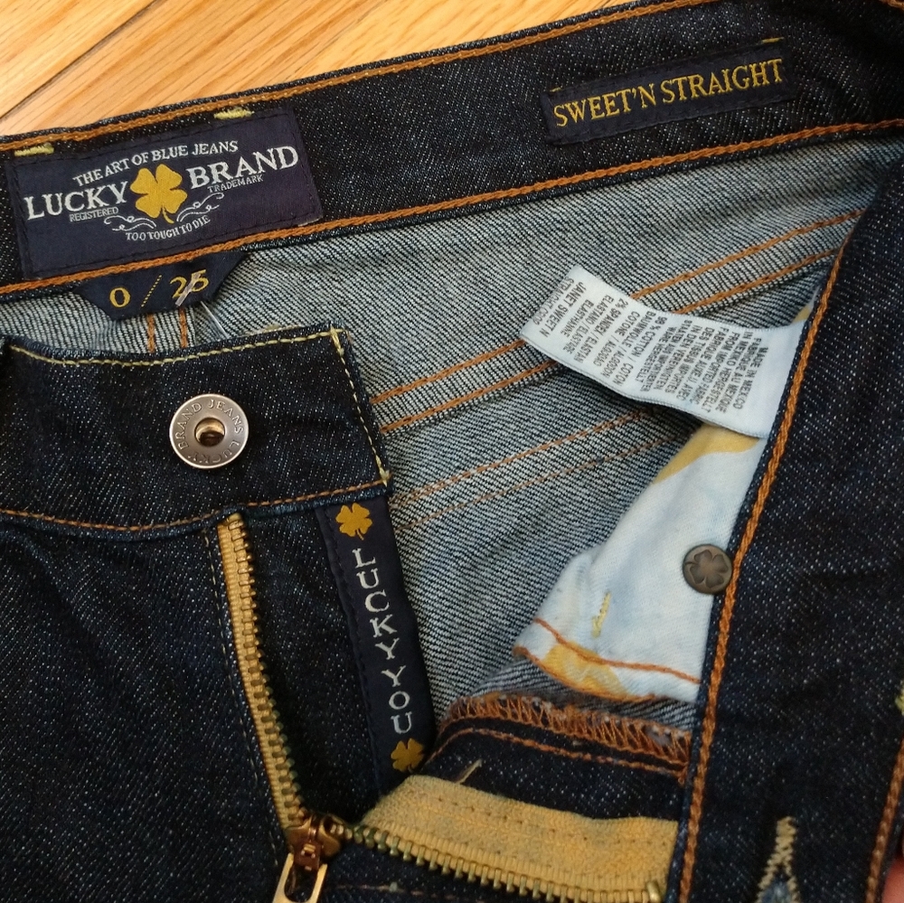 Lucky Brand Mid Rise Sweet Straight jeans, size 25
